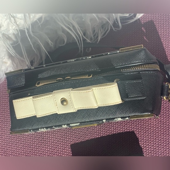 Sale!🔥 2pc Loungefly Disney Princesses bag Black & White, Box Crossbody & WALLET - Picture 3 of 4